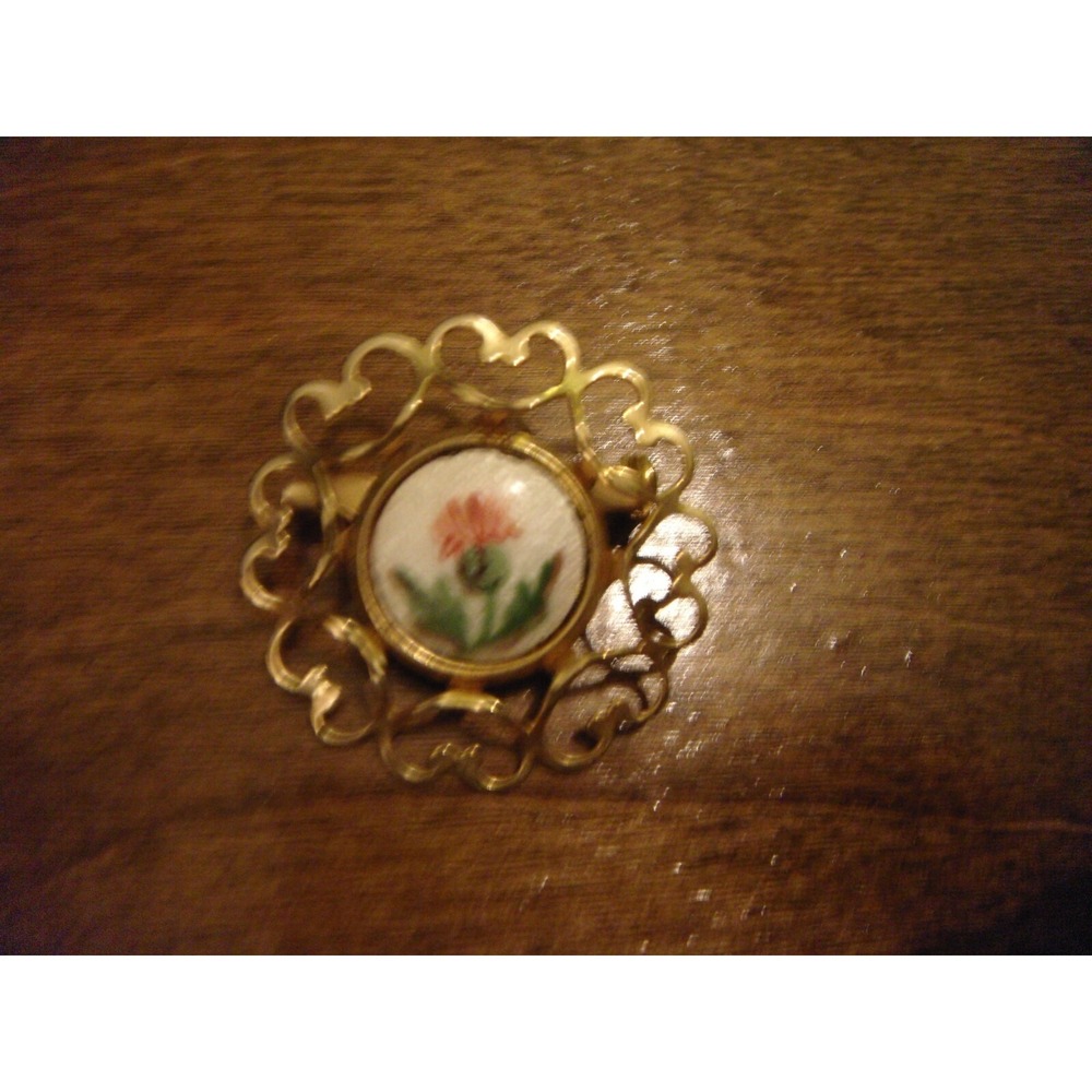 Vintage estate find brooch / pin gold tone with pink green flower center